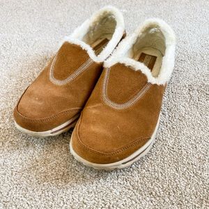 Skechers fur lined slip ons